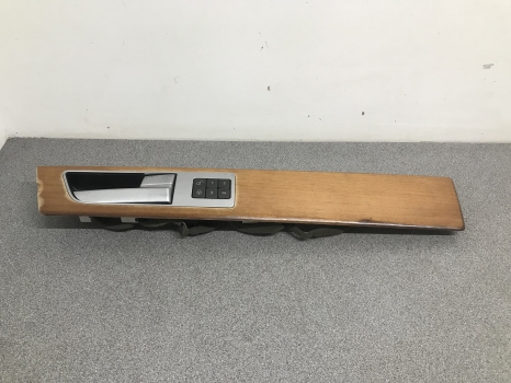 LAND ROVER DISCOVERY 4 DOOR CARD TRIM WITH HANDLE DRIVER SIDE FRONT REF SV10