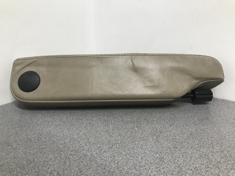 LAND ROVER DISCOVERY 4 ARM REST PASSENGER SIDE REF SV10