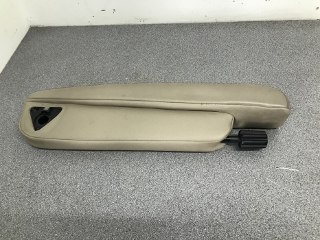 ARM REST PASSENGER SIDE FREELANDER 2 ALMOND REF LB61