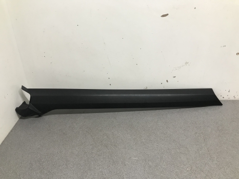 A PILLAR TRIM PASSENGER SIDE DISCOVERY 3 REF AX05