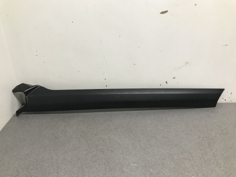 A PILLAR TRIM DRIVER SIDE DISCOVERY 3 REF AX05