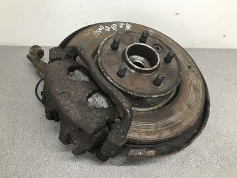 LAND ROVER DISCOVERY 3 FRONT HUB DRIVER SIDE REF DA56