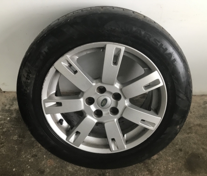 LAND ROVER DISCOVERY 4 WHEEL AND TYRE 255 55 19 REF SV10 2