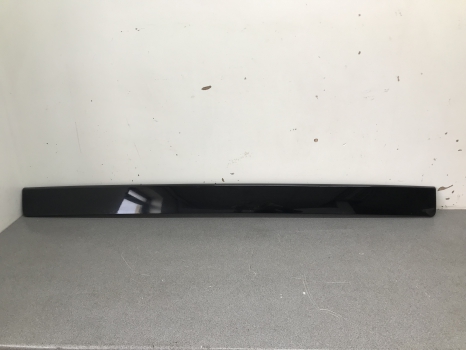 LOWER TAILGATE TRIM RANGE ROVER L322 SANTORINI BLACK REF WP09