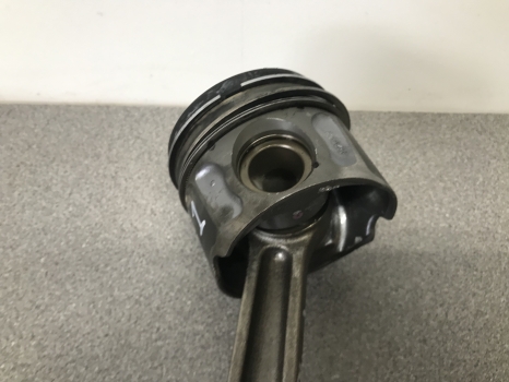 LAND ROVER DISCOVERY 4 PISTON AND ROD TDV6 3.0 REF YF59 1