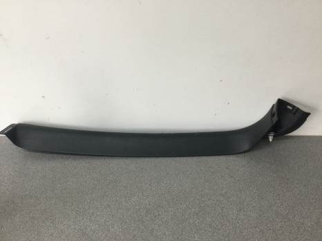 LAND ROVER DISCOVERY 4 INNER TAILGATE TRIM DRIVER SIDE REF FJ60