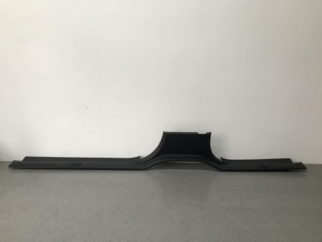 LAND ROVER DISCOVERY 4 INNER DOOR SILL TRIM DRIVER SIDE REF YF59