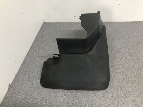 MUDFLAP WITH TRIM FREELANDER 2 DRIVER SIDE FRONT REF AU11