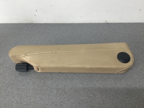 LAND ROVER DISCOVERY 2 TD5 ARM REST DRIVER SIDE REF KR53 