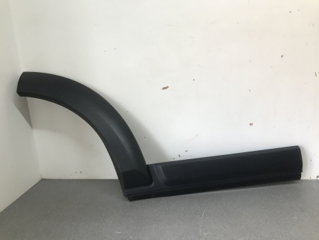 WHEEL ARCH TRIM DRIVER SIDE REAR LAND ROVER DISCOVERY 3 REF YP56