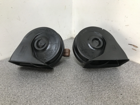 HORNS  RANGE ROVER SPORT PAIR REF P33