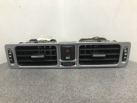 RANGE ROVER L322 DASHBOARD AIR VENTS WITH HAZARD SWITCH REF CTC