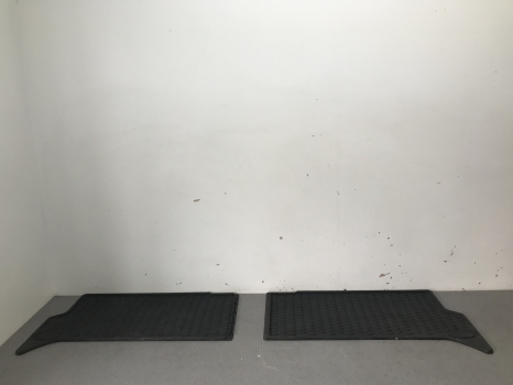 LAND ROVER DISCOVERY 2 TD5 REAR FLOOR MATS REF HG53