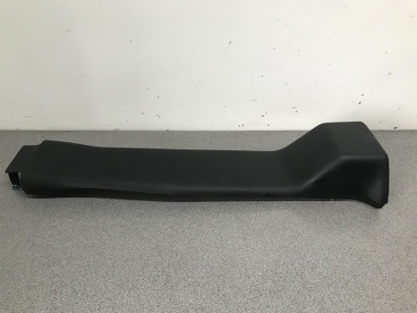 LAND ROVER DISCOVERY 2 TD5 FRONT B PILLAR TRIM DRIVER SIDE REF AD53