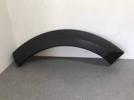 DISCOVERY 3 WHEEL ARCH TRIM PASSENGER SIDE REAR BODY REF YP56