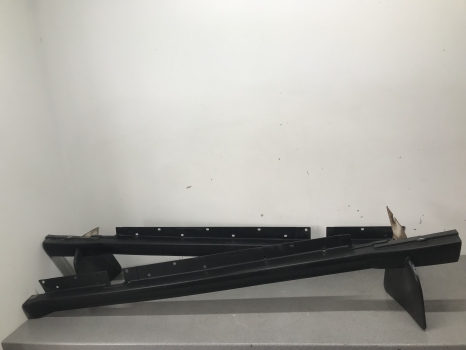 LAND ROVER DISCOVERY 2 TD5 SILL COVERS REF Y576