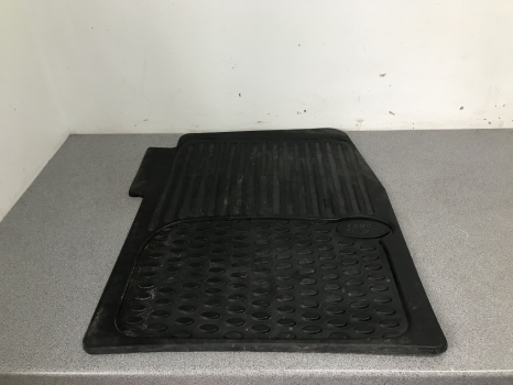 LAND ROVER DISCOVERY 2 TD5 FLOOR MAT PASSENGER SIDE FRONT REF HG53