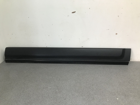 LOWER DOOR TRIM DISCOVERY 3 DRIVER SIDE FRONT REF WG54