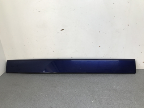 LOWER TAILGATE TRIM DISCOVERY 4 BALI BLUE REF SK59