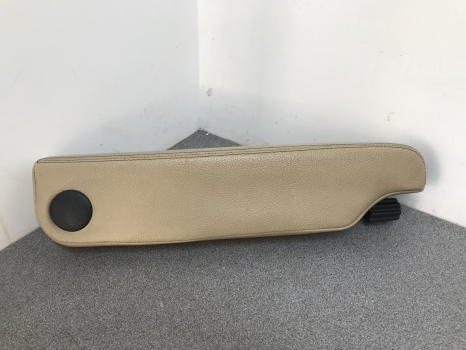 LAND ROVER DISCOVERY 3 ARM REST PASSENGER SIDE REF HG06