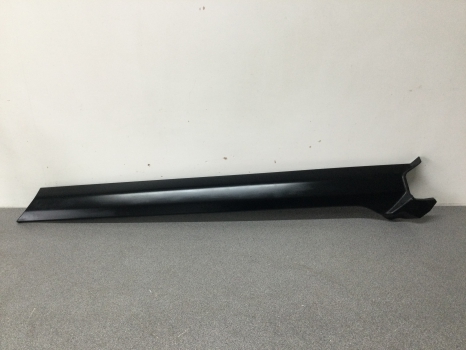 LAND ROVER DISCOVERY 4 A PILLAR TRIM DRIVER SIDE REF PX60