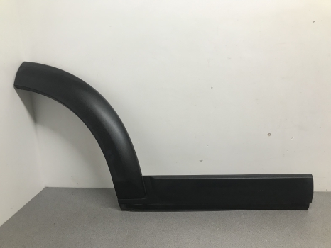 LAND ROVER DISCOVERY 3 WHEEL ARCH TRIM DRIVER SIDE REAR REF HG06