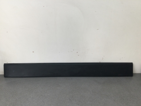 LAND ROVER DISCOVERY 3 LOWER TAILGATE TRIM DGP000184 REF BK05