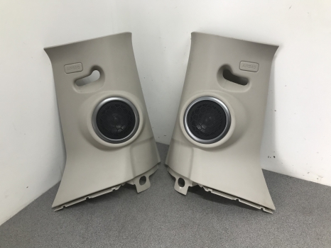LAND ROVER DISCOVERY 3 REAR PILLAR SPEAKERS PAIR REF GV07