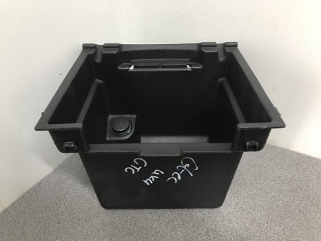 RANGE ROVER L322 CENTRE CONSOLE STORAGE BOX WITH POWER SOCKET  REF CTC