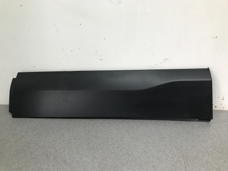 LOWER DOOR TRIM DISCOVERY SPORT L550 DRIVER SIDE REAR REF OV67