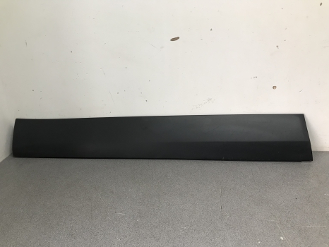 LOWER DOOR TRIM DISCOVERY SPORT L550 PASSENGER SIDE FRONT REF OV67 