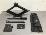 LAND ROVER RANGE ROVER SPORT SDV6 HSE E5 6 DOHC ESTATE 5 DOOR 2011-2013 JACK SET 5H3217080BB 2011,2012,2013SCISSOR JACK AND TOOL KIT RANGE ROVER SPORT REF LG12 5H3217080BB     GOOD