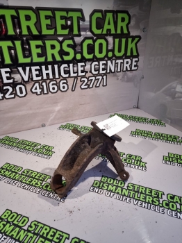 Renault Megane Body Style 2002-2009 1.6 HUB WITH ABS (FRONT DRIVER SIDE)  2002,2003,2004,2005,2006,2007,2008,2009      Used