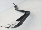 Bmw 3 Series E93 3 Door Cabriolet 2007-2013 2.0 FRONT WIPER ARM (PASSENGER SIDE)  2007,2008,2009,2010,2011,2012,2013Bmw 3 Series E93 3 Door Cabriolet 2007-2013 2.0 Front wiper arm (Passengers)      Used