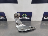 VOLKSWAGEN VW PASSAT B7 2010-2014 WING BRACKET FRONT PASSENGER 2010,2011,2012,2013,2014VOLKSWAGEN VW PASSAT B7 2010-2014 WING BRACKET FRONT PASSENGER 3AA821141 3AA821141     USED